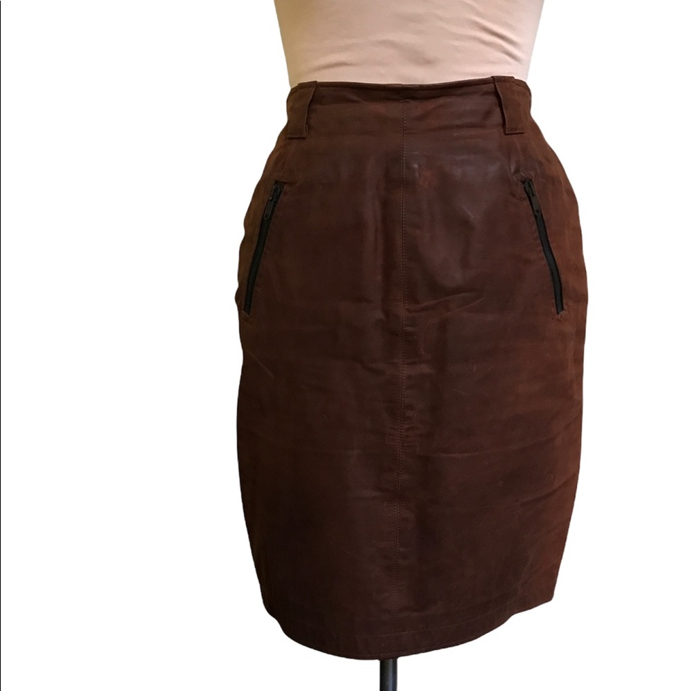 Vintage authentic Leather Skirt w/ zippered pockets & zippered back. Size Small
